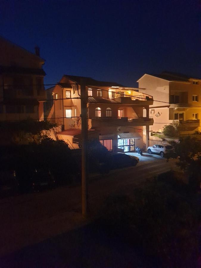 Apartments Damir 2838 لوبار المظهر الخارجي الصورة