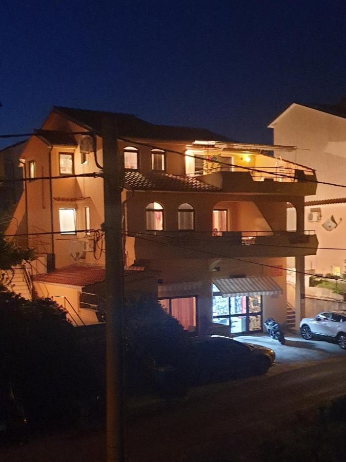 Apartments Damir 2838 لوبار المظهر الخارجي الصورة